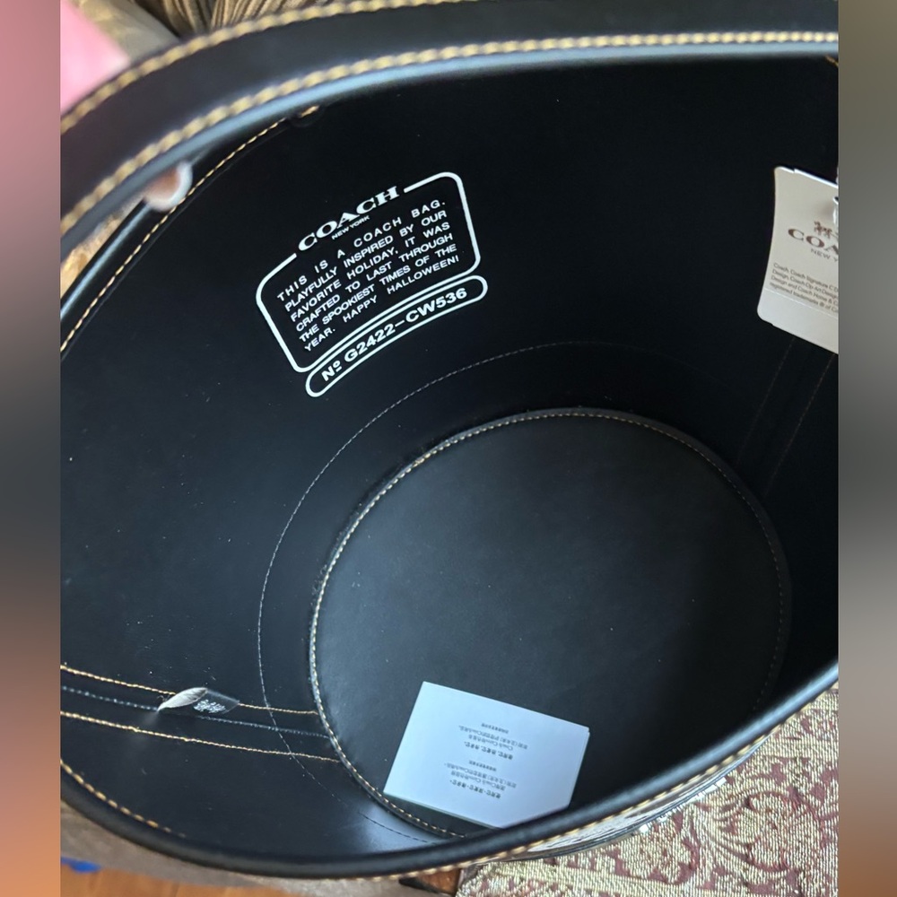 Authentic Coach Signature/Smooth leather w Celestial Cat Design bucket shoulder - Picture 12 of 15